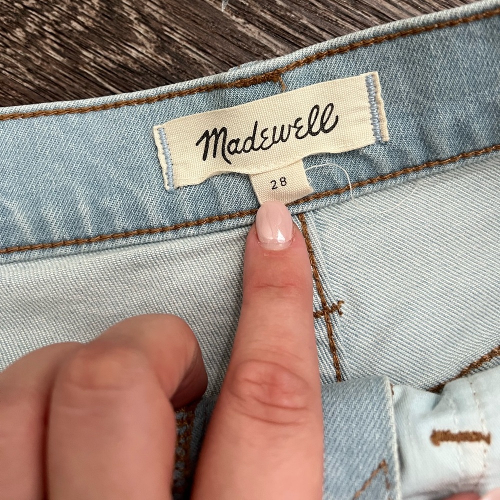 Madewell Prescott Lightwash Shorts - Picture 5 of 5